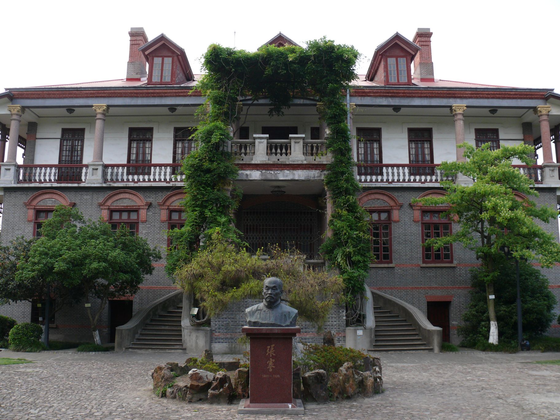南通博物苑历史建筑与张謇塑像